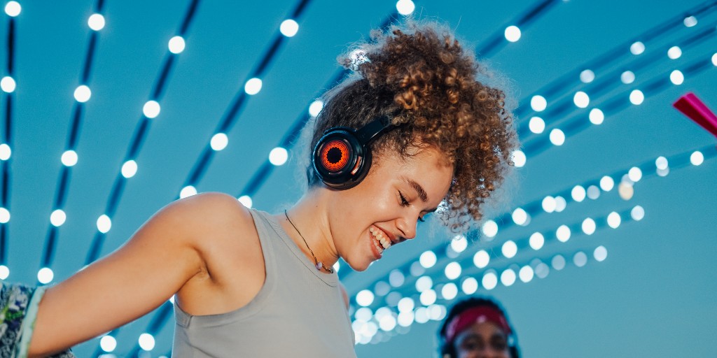 Rooftop views. Garden vibes. Grey Goose cocktails.
Fairmont Waterfront’s Rooftop Rhythms turns downtown Vancouver into an open-air dance floor—August 23.
Silent Disco. 3 channels. 1 legendary night.
All ages 12+ welcome.
🎟️ Limited tickets.
 bit.ly/4o4ecXZ