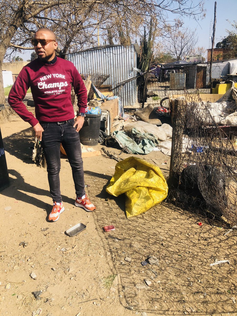 Rethabilem's tweet image. [Comedy Cares] I was in Tembisa this morning in a place called Endweline through our foundation - @DameConcepts Foundation #TechCares #ComedyCares