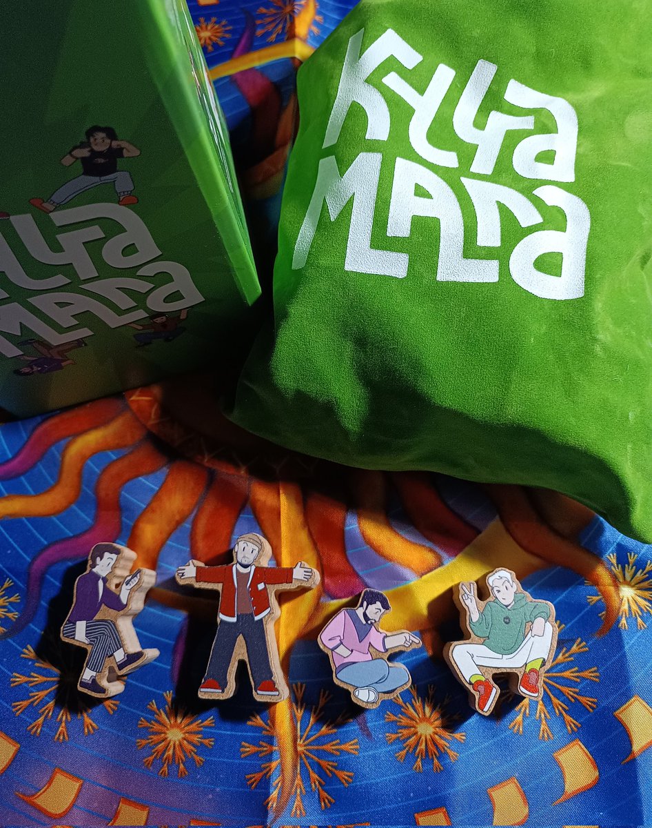 А ещё в честь годовщины успели вот эти ребята приехать 💚
Мой первый оф. мерч, который удалось застать в продаже 💃