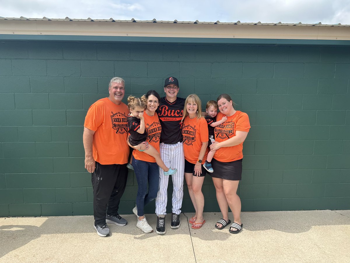 JD Wells tweet media