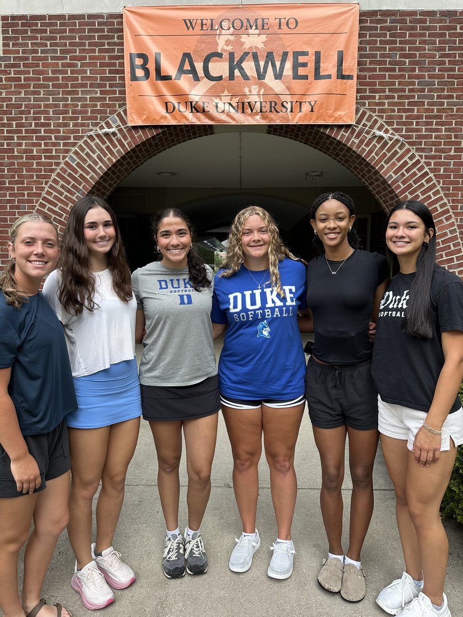 DukeSOFTBALL's tweet photo. All moved in! 

A big time official welcome to our incoming freshman class 🙌 https://t.co/SvLXuLYItj