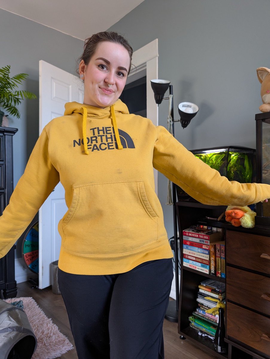 tinytoni32's tweet image. Bored at home 💛😍