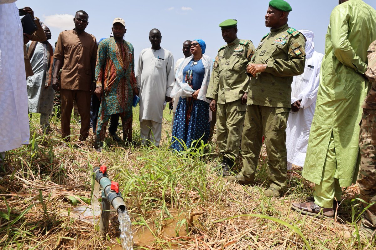 PnudNiger's tweet image. 🌱 1ère newsletter PFAN !
@PnudNiger &amp;amp; le CNEDD, avec l'appui du @theGEF présentent les impacts de l'act° climatiq au 🇳🇪

✅ Forages d'eau + récupérat° de terres
✅ 210 exploitants formés; dont 126 femmes
✅ Visite terrain du PNUD &amp;amp; autorités 

➕d'infos : go.undp.org/wMH