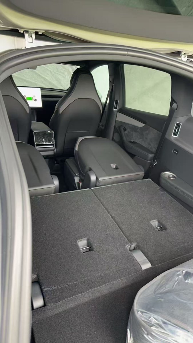 Tslachan's tweet photo. Model Y L interior design https://t.co/Fe9uHxWBLJ