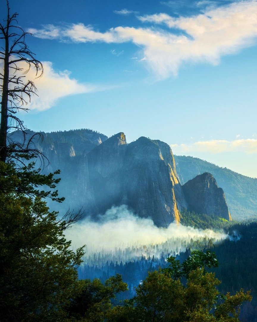 Three brothers and El Capitan right after the summer sunset in Yosemite Valley, California, US  🇺🇸.

( the smoke is present because of 2024 summer wildfires near the area )