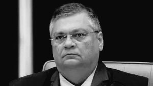 SantiagoDLNWS's tweet photo. 🇧🇷 🇺🇲 | Judge Dino's decision is the result of ignorance, because US sanctions have a global reach via the international financial system. Brazilian banks depend on dollars and networks like SWIFT; ignoring them could lead to secondary sanctions, isolating Brazil economically. https://t.co/XNOSVez5ZO
