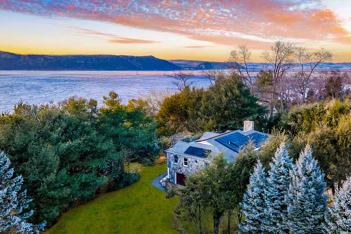 lofty_ai's tweet image. Invest starting at just $50! 🏰🚨
Professionally managed #Airbnb rental on the Hudson River with $68K+ booked through year-end and a 2.87% mortgage rate.
Located just 25 miles from Midtown Manhattan, Stone Manor offers sweeping views of the Hudson River and Palisades, blending…