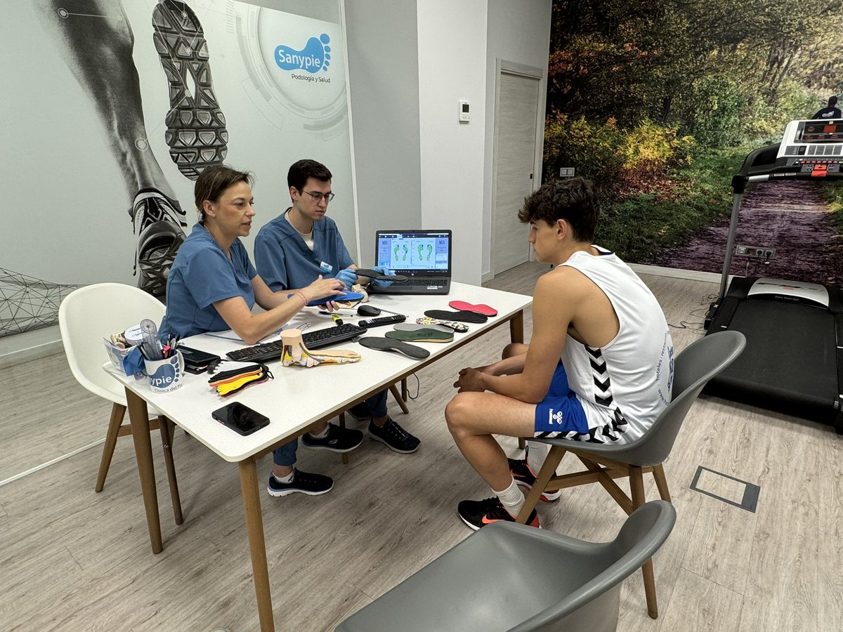 CanteraSPB's tweet image. Los pies de nuestros #U22 siempre en las mejores manos 🙌 

Gracias, @CSanypie 💙