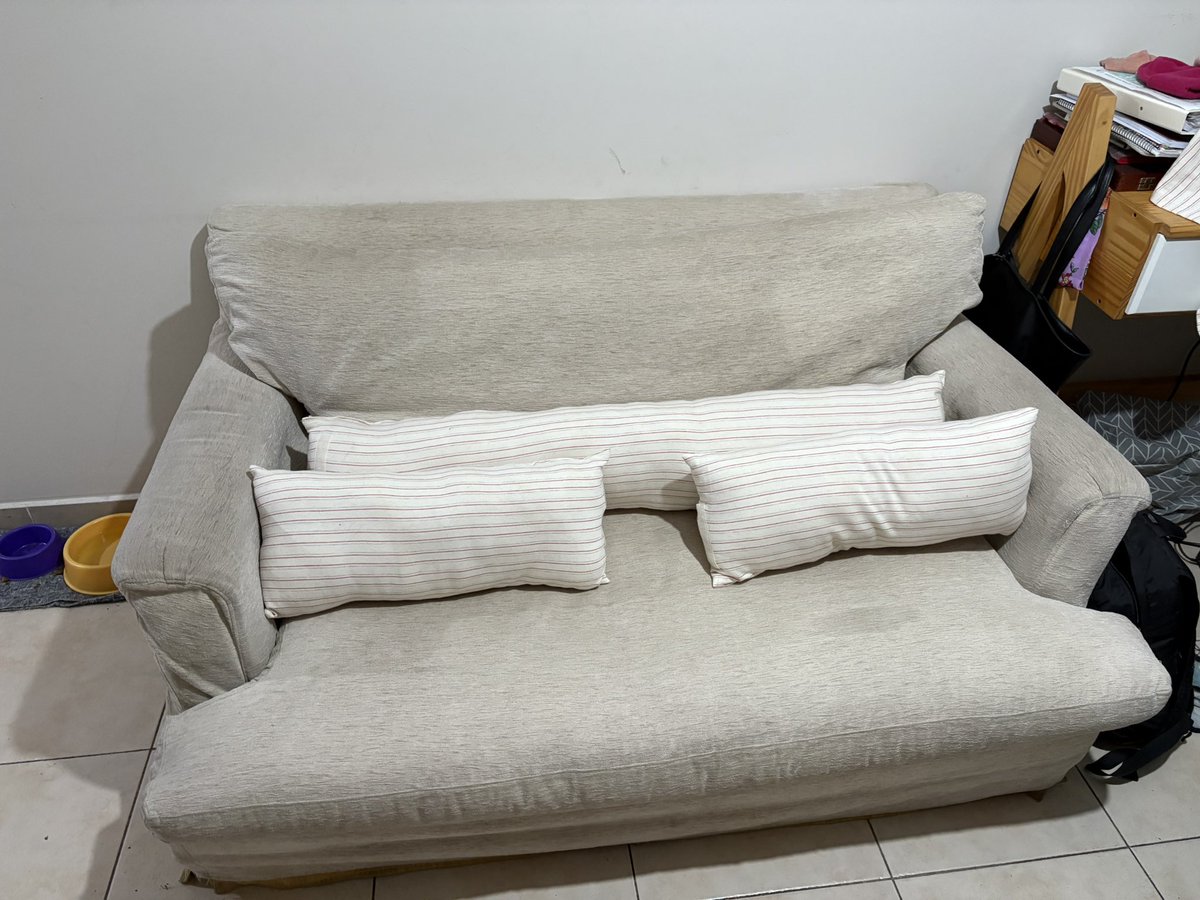 MartinezCande7's tweet photo. @VivireNuevaCor Holiii vendo sillon de 2 cuerpos. Tiene una funda extraible lavable, medidas exteriores: 1,50x1,00 https://t.co/Ydn8srVsbl