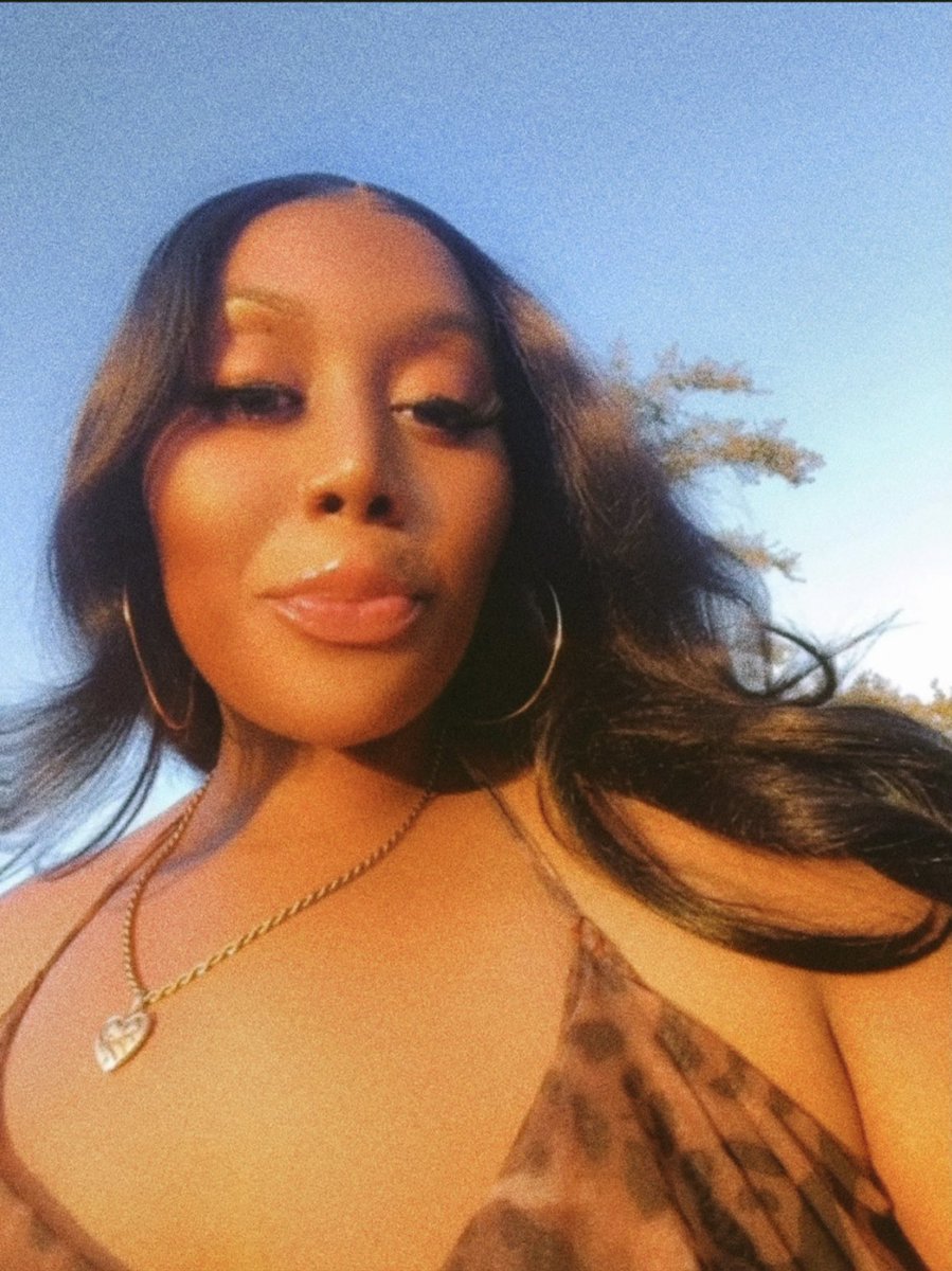 RatedRRiRi's tweet photo. Summer 🤎🐆🤎 https://t.co/YgGiGZnNKq