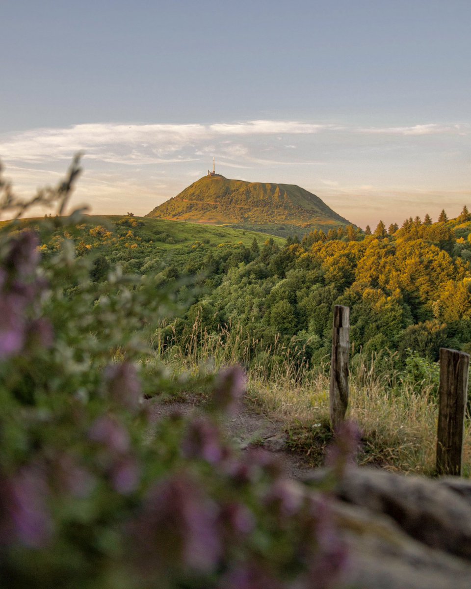 Le repère Auvergnat 💜

#AuvergneRhoneAlpes #Auvergne #puydedome #clermontferrand #mountains #nature