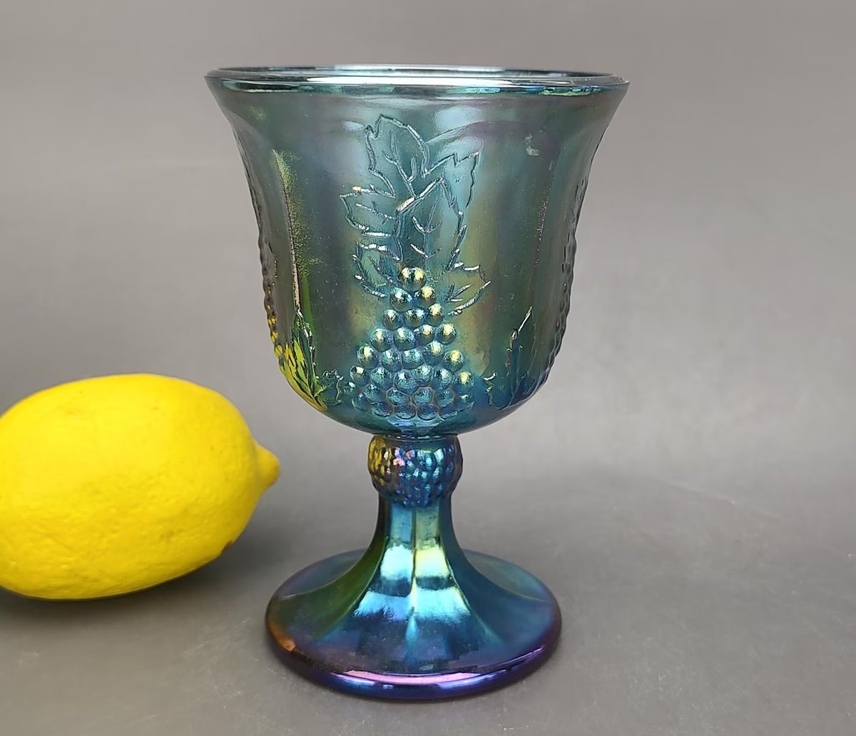 GrandesVtgShop's tweet image. janelliminellisshop.etsy.com/listing/433380… Vintage Indiana Colony Harvest Blue Carnival Glass Wine Goblet Stemware Sturdy Stemware C. 1970s #CarnivalGlass #VintageStemware #IndianaGlass @Etsy