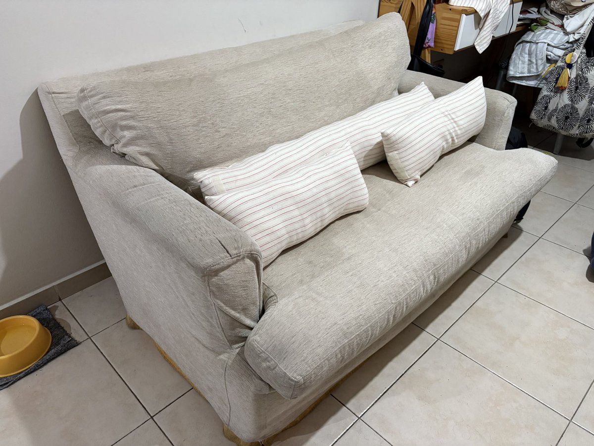 MartinezCande7's tweet photo. @Vivir_en_Guemes Holii! Vendo sillon de 2 cuerpos con funda extraible lavable, medidas exteriores: 1,50x1,00 https://t.co/GqVFIfAymJ