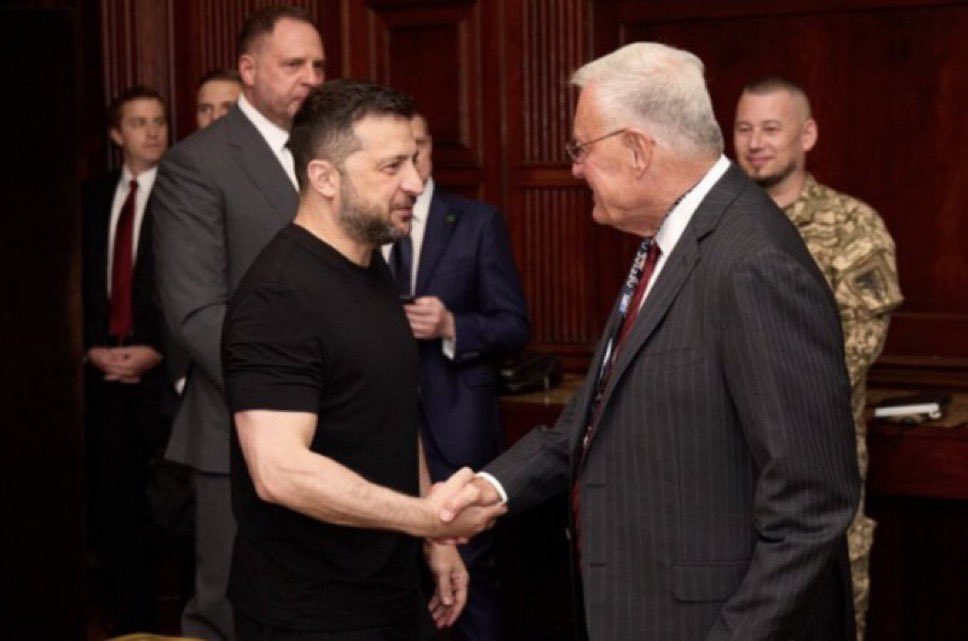American912's tweet photo. Zelenskyy has zero class—no respect‼️
This sloppy “casual look” is being pushed in corporate America, politics, even our churches as if it’s acceptable.
Walmart greeters dress better than this crew.

#MAGA #zelenskyy #Trump https://t.co/uwk6TYpsym