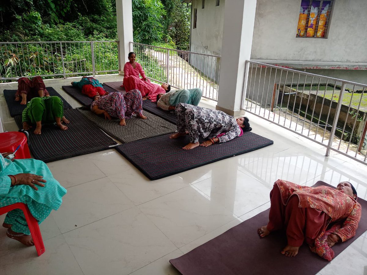 AAMKhalet's tweet photo. “YOGA= Strength,Flexibility and Peace “
   Mindful Movement 
Yoga Day Celebrated at Guru Ravi Dass Temple Raudi under AAM KHALET Block Gopalpur
#Yogaeveryday
#wellness
#meditation 
@GopalpurBm60622 
@CmoKangra https://t.co/VymsGuHyGH