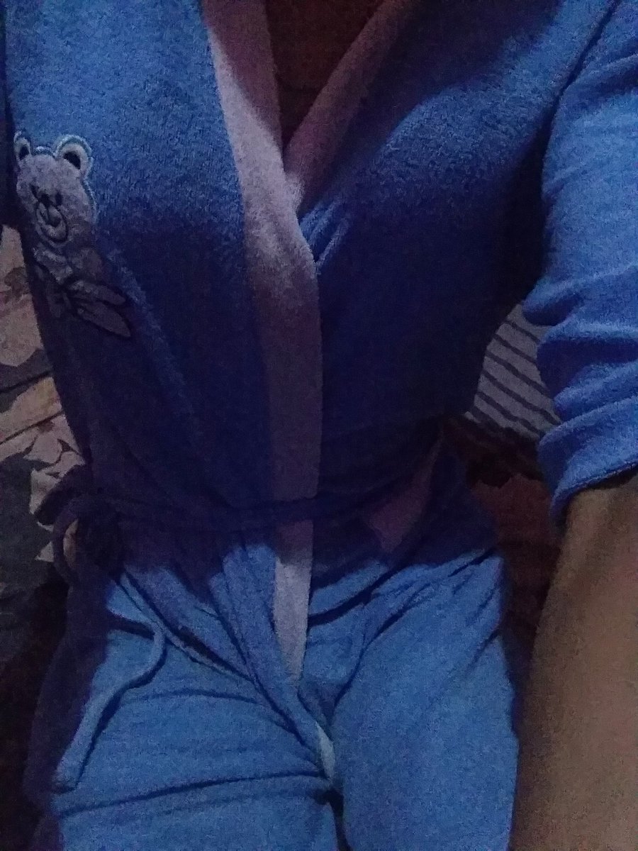 MellyPrati23481's tweet photo. Selamat malam jam segini baru kelar mandi 
#cder #crossdresser #femboy #lesbi #sange #lgbt https://t.co/0hiDZJPO4B