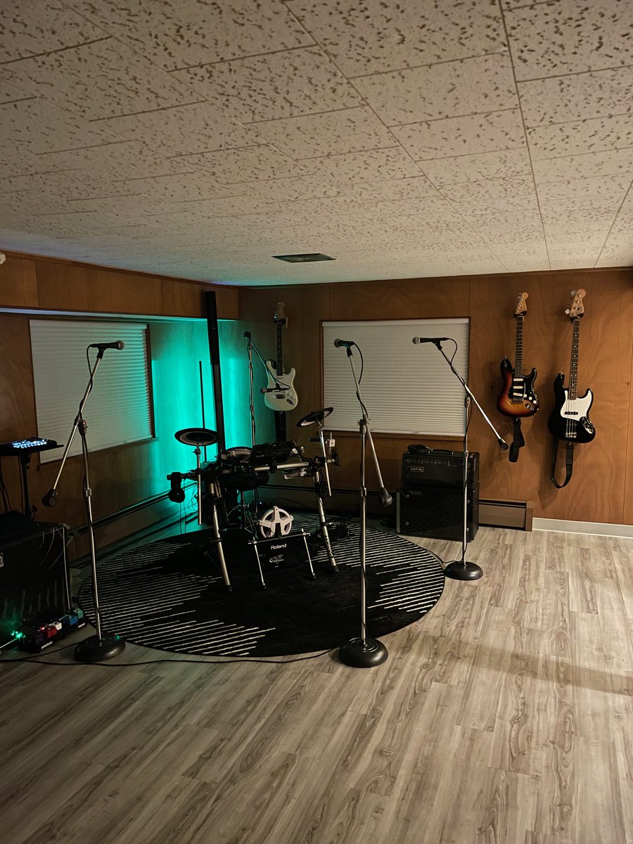 fontbandit's tweet photo. My dad used these vintage Atlas Sound mic stands in his Jersey Shore rock bands in the 1960s and 1970s, and stored them in a crawl space for nearly half a century. It took a lot of work to get them back into service! Full restoration photos on IG: https://t.co/0cJjZvAo4n https://t.co/fQ2FexQnKI