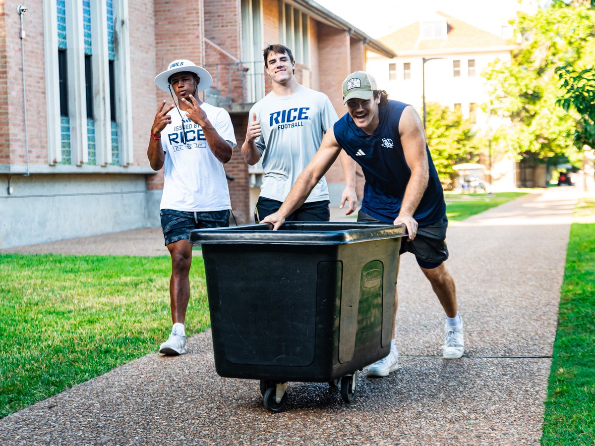 Serving it up this semester! Welcome back, Rice Owls! 🦉#WE