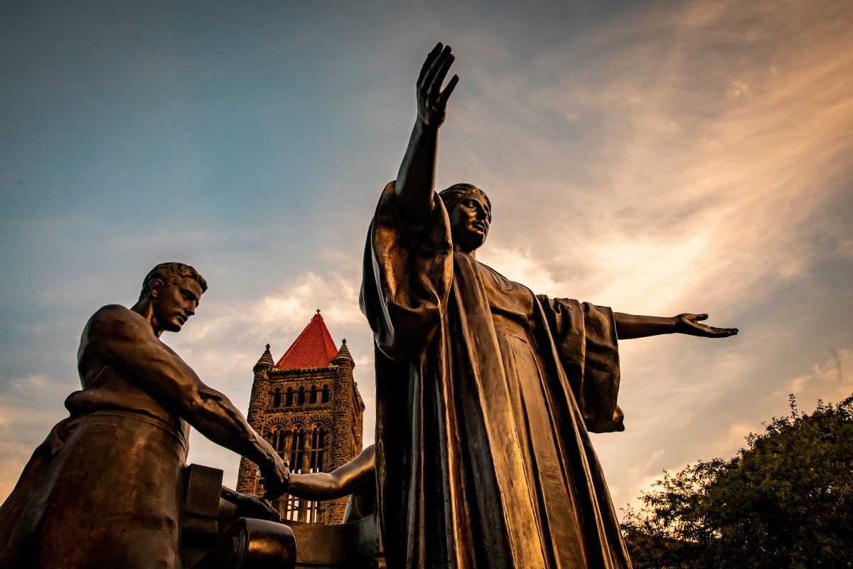 Congratulations to nine of our incredible #iSchoolUI faculty on receiving promotions and new appointments at #ILLINOIS! 👏

More details here ▶️ bit.ly/472uM4C
