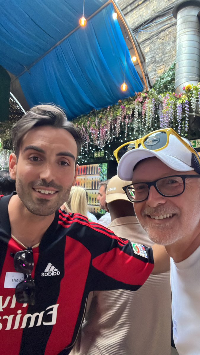MichaelSSaville's tweet photo. Been a busy weekend so havenโt had time to post pics from @ff_fest last Friday. My 1st time going and will definitely be going again next year. Well done @GianniButtice & @fantasyfooty ๐๐ผ ๐ป ๐ #fpl #fffest https://t.co/Dso6SzXUCq