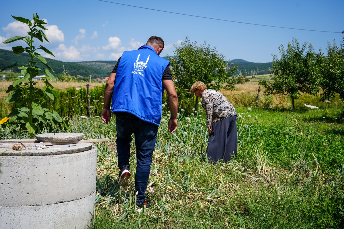 🌎 The climate catastrophe is destroying lives and livelihoods all over the world.

From building irrigation dams in #Ethiopia to planting 37,000 trees in #Indonesia, find 
out how we’re helping poor communities to adapt &amp; survive in our Annual Report 👉🏼islamic-relief.org/news/2024-isla…