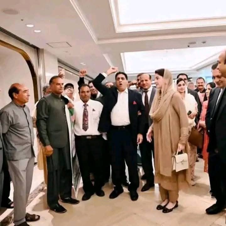 مریم نواز تھائی لینڈ سے جاپان پہنچ گئی ہے، 
 یہ جاپان میں آنے والی کسی لیڈر کا پہلا استقبال جہاں اپنے ہی جہاز سے اترنے والے لوگ نعرے لگا رہے ہیں،
تمام فلمیں فلاپ ہو رہی ہیں۔ 🤣