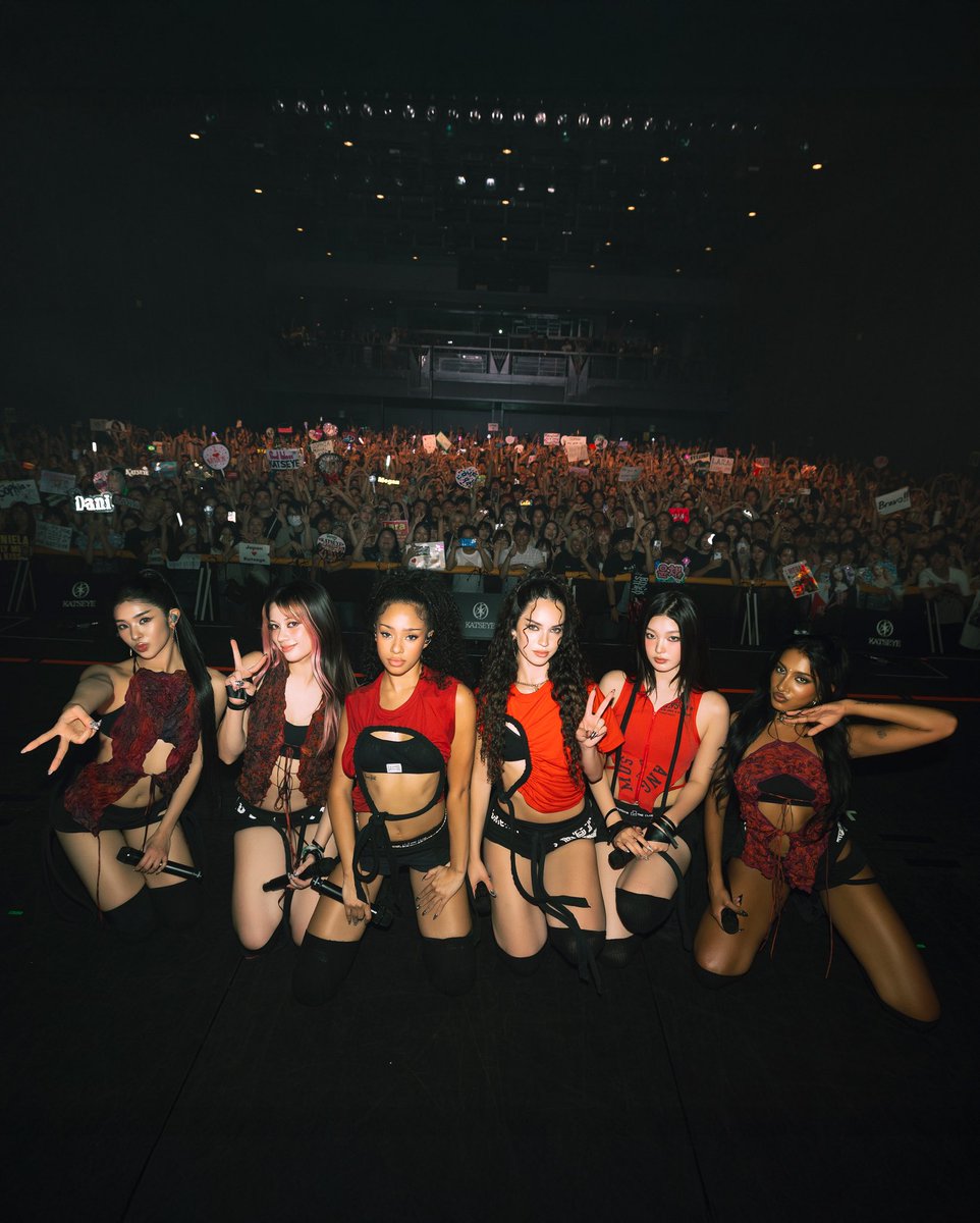 katseyeworld's tweet photo. we’ll be dreaming about this night 🖤 Japan EYEKONS, we love you!! https://t.co/4veQQiSjbW