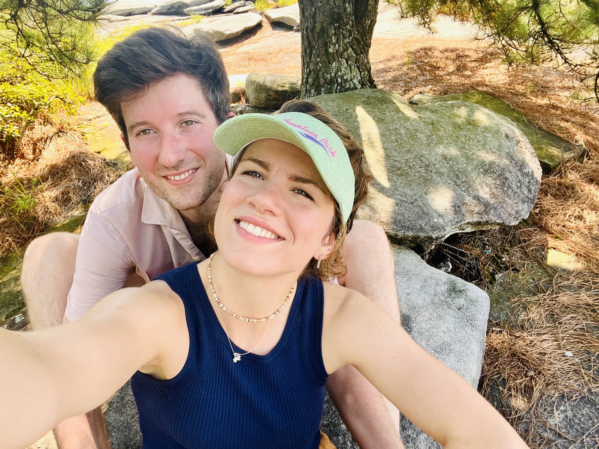 Laura van Holstein tweet media