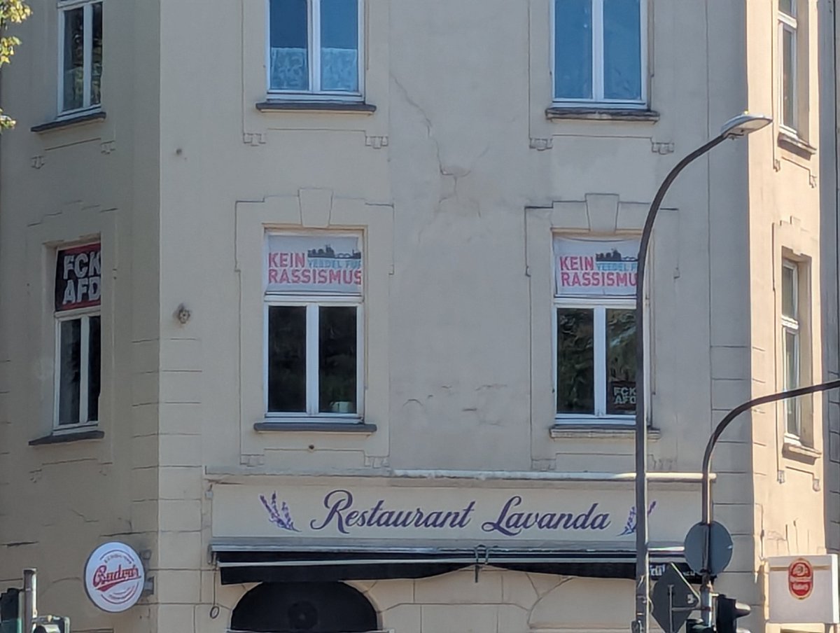 Gratismut. 2* fuck AFD 2* kein veedel für Rassismus