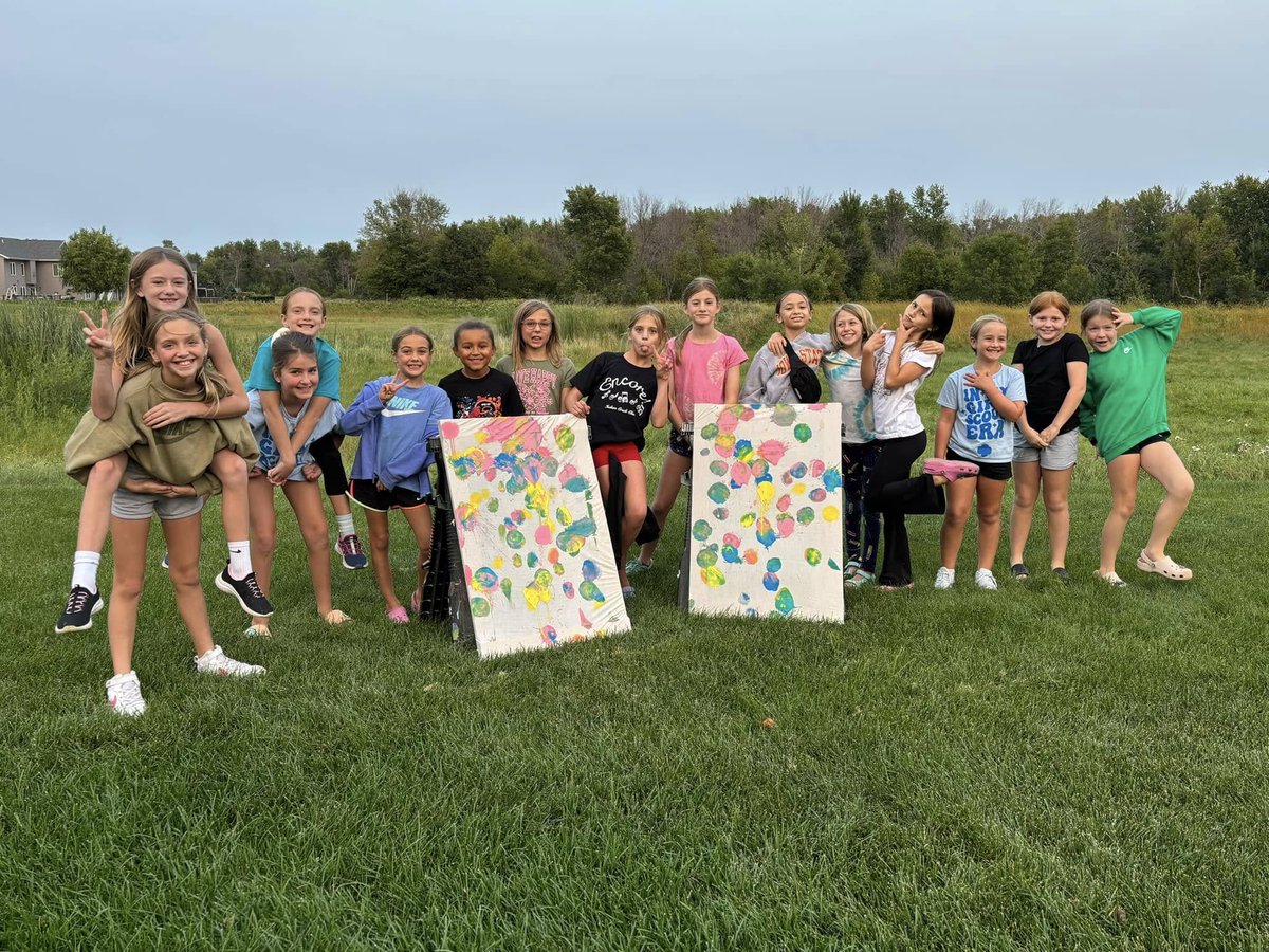 Troops 3669 and 3670 got together to make some archery art! What a fun idea for the summer! 🎨🏹