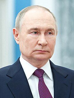 Espérance de vie de l'homme russe : 58,8 ans ! insee.fr/fr/statistique…
Poutine traîne : il a 73 ans et il est toujours là, à nous empoisonner  la vie. Il doit manger seulement un oignon cru à midi c'est pas possible ! 👺