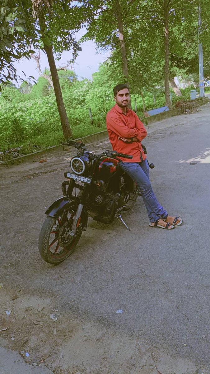 " हैसियत कम पर आरमान बहुत है, 
जिसे देखो परेशान बहुत है "

"सुना था नेकी करो तो दुनिया जानेगी,
पर आजकल लुटेरो की भी पहचान बहुत है "...!!

*राम राम*🚩🙏