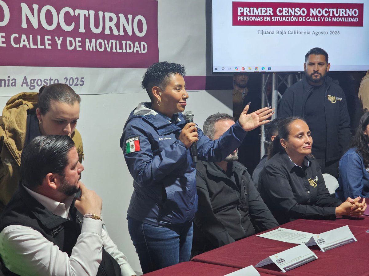 Bety_Olivares's tweet photo. La semana pasada en coordinación con el Gobierno del estado de Baja California, el municipal de #Tijuana y Gobierno de México realizamos el primer censo nocturno de personas en situación de calle y de movilidad.

Sin duda fue una excelente experiencia en la que cada un@ de l@s servidores públicos puso el ejemplo de que con empatía, solidaridad y unidad en los gobiernos de la transformación trabajamos para garantizar el bienestar de tod@s.

Junt@s somos #SembradoresDePaz 🇲🇽❤️