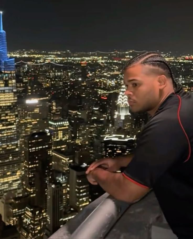 AOUREDOO's tweet image. Before UFC 319 ''Khamzat can't go 5 rounds, he can only finish guys early. He's a finisher, if he doesn't finish the fight early, he will lose'

After UFC 319 '' Khamzat is a decision machine, how did he not finish that fight. I will never watch him again. We want finishes!''