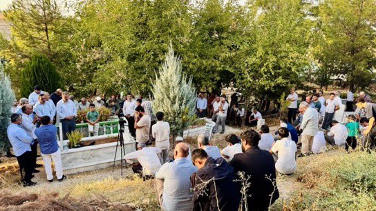 İl ve ilçe başkanlarımızla birlikte, vefatının sene-i devriyesinde #FesihGüler hocamızın kabri başındaki anma programına katıldık.

Ömrünü İslam davasına adayan, 5 yıl önce Rabbine kavuşan hocamızı rahmet ve özlemle anıyorum.

#HÜDAPAR
