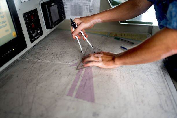 Onze Marine traint met België en Estland tijdens Sandy Coast 25. 

Met 5 Nederlandse schepen oefenen we mijnenbestrijding en explosievenruiming op de Noordzee, en de bescherming van de havens Delfzijl en Eemshaven.

Cruciaal nu Rusland infrastructuur op zee vaker bedreigt. 🇳🇱🇧🇪🇪🇪