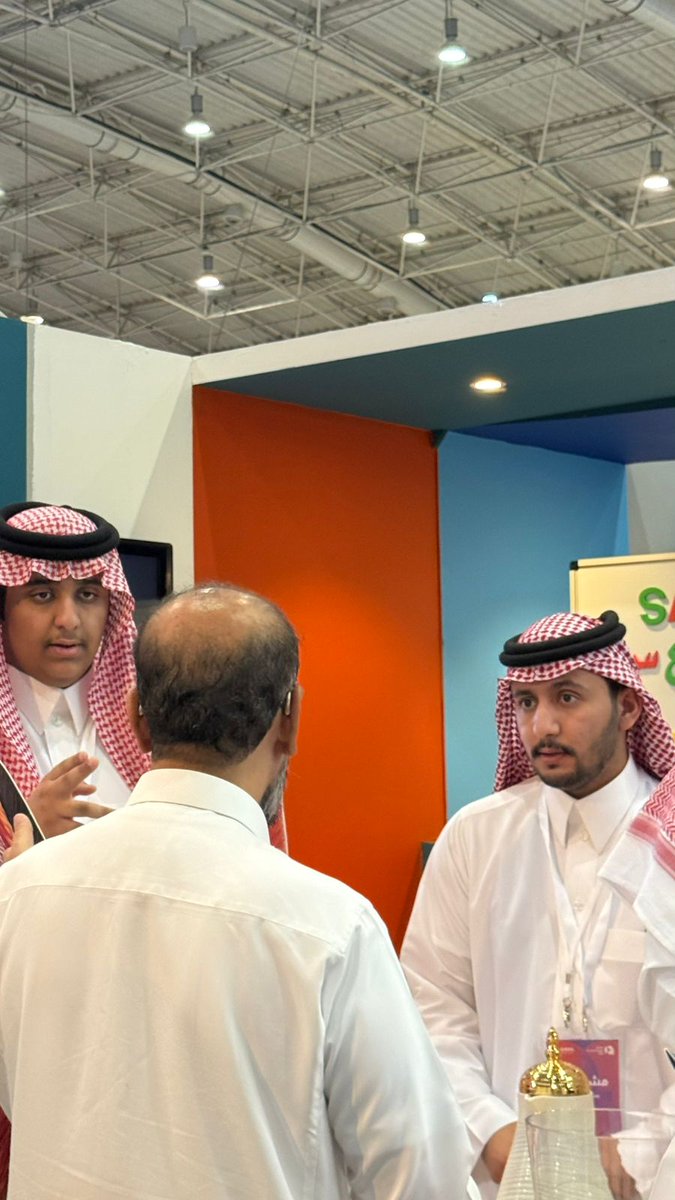 FoxEnglishSa's tweet photo. سعدنا في #فوكز_إنغليش بلقاء طلاب ومعلمين وأولياء أمور تعرّفوا على #تعلم_الإنجليزية بالعربية بطريقة سهلة وسريعة في 7 أيام فقط!
 زورونا في #معرض_العودة_للدراسة واستفيدوا من عروضنا

#العودة_للدراسة
#عوده_المعلمين_والمعلمات
#مدارس #مدارس_أهلية #مدارس_عالمية https://t.co/zNzI7Sgflf