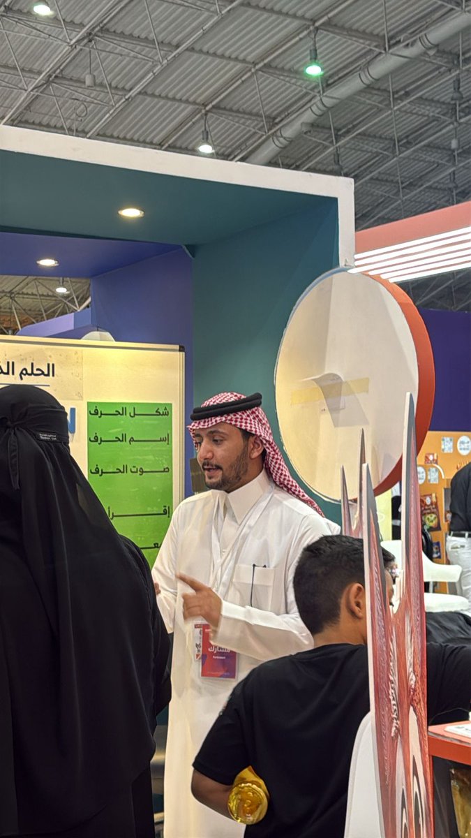 FoxEnglishSa's tweet photo. سعدنا في #فوكز_إنغليش بلقاء طلاب ومعلمين وأولياء أمور تعرّفوا على #تعلم_الإنجليزية بالعربية بطريقة سهلة وسريعة في 7 أيام فقط!
 زورونا في #معرض_العودة_للدراسة واستفيدوا من عروضنا

#العودة_للدراسة
#عوده_المعلمين_والمعلمات
#مدارس #مدارس_أهلية #مدارس_عالمية https://t.co/zNzI7Sgflf