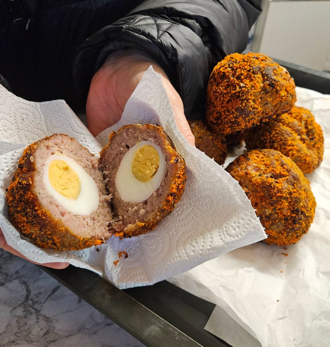 FootyScran's tweet photo. Scotch eggs at Chesham United (@cheshamutdfc) 

💷 £3 https://t.co/jQuT0IHj29