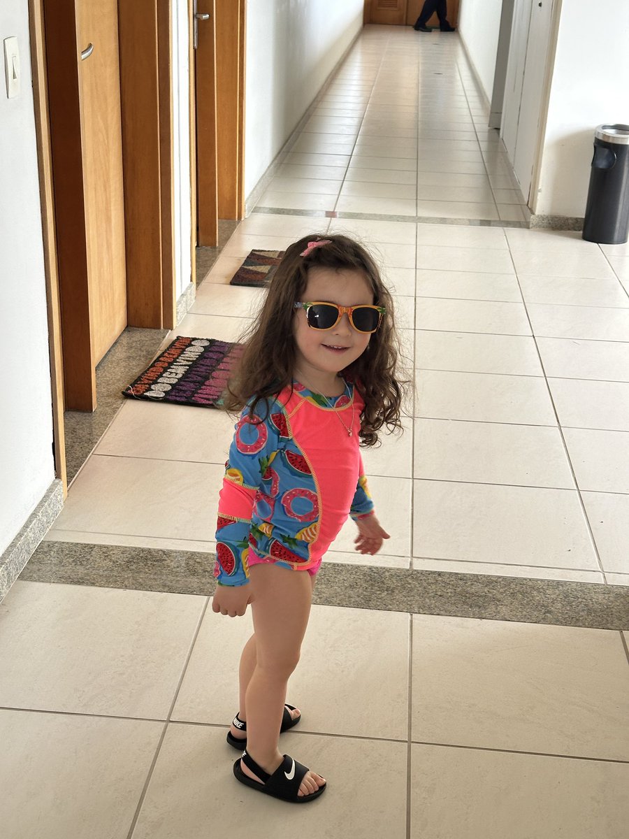 Lolinnnnnn's tweet photo. Hasta Laus en PG de lentes😂❤️ https://t.co/TmJ5hd5tuN