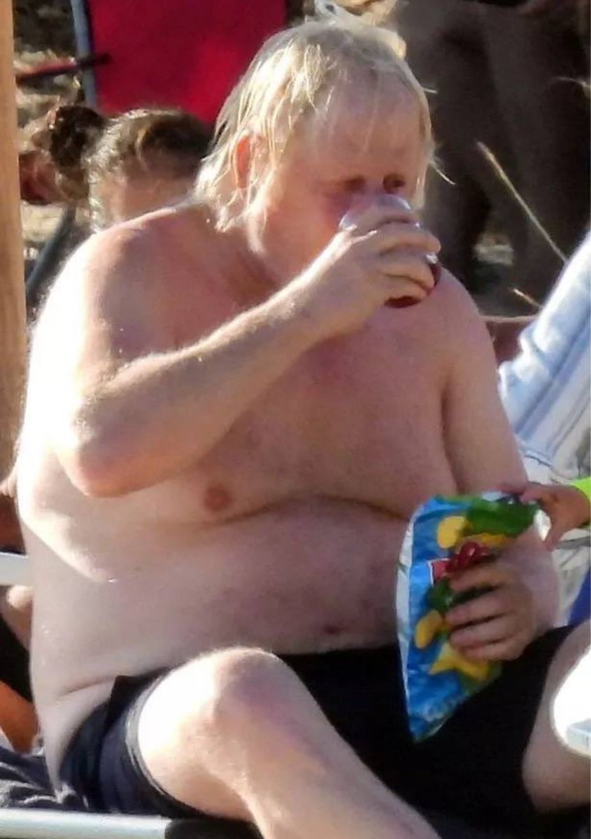 Britaininshorts's tweet image. Миллионы людей умерли из-за этой жирной свиньи! 🐷 👌