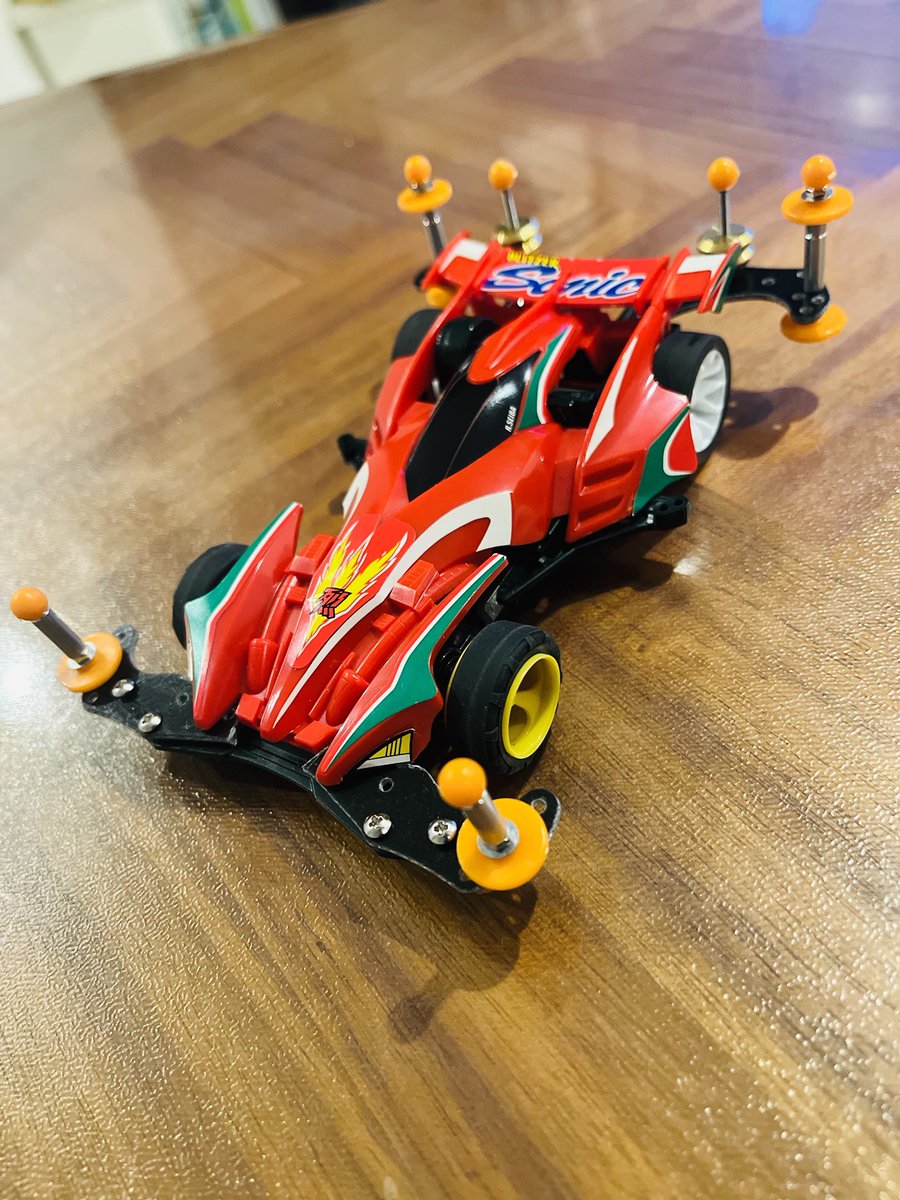初めて大きなコースで走らせたけどめっちゃ楽しいなw様々チューンアップして走らせたい！からさっそく装備！熱が下がる前に！走らせにいこー！！！！！！！！！！
#ミニ四駆
