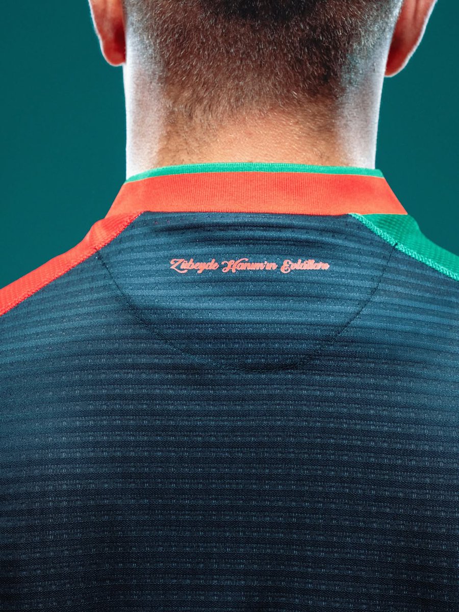 Karşıyaka SK, 'Atatürk ve Zübeyde Hanım' temalı yeni formasını tanıttı.