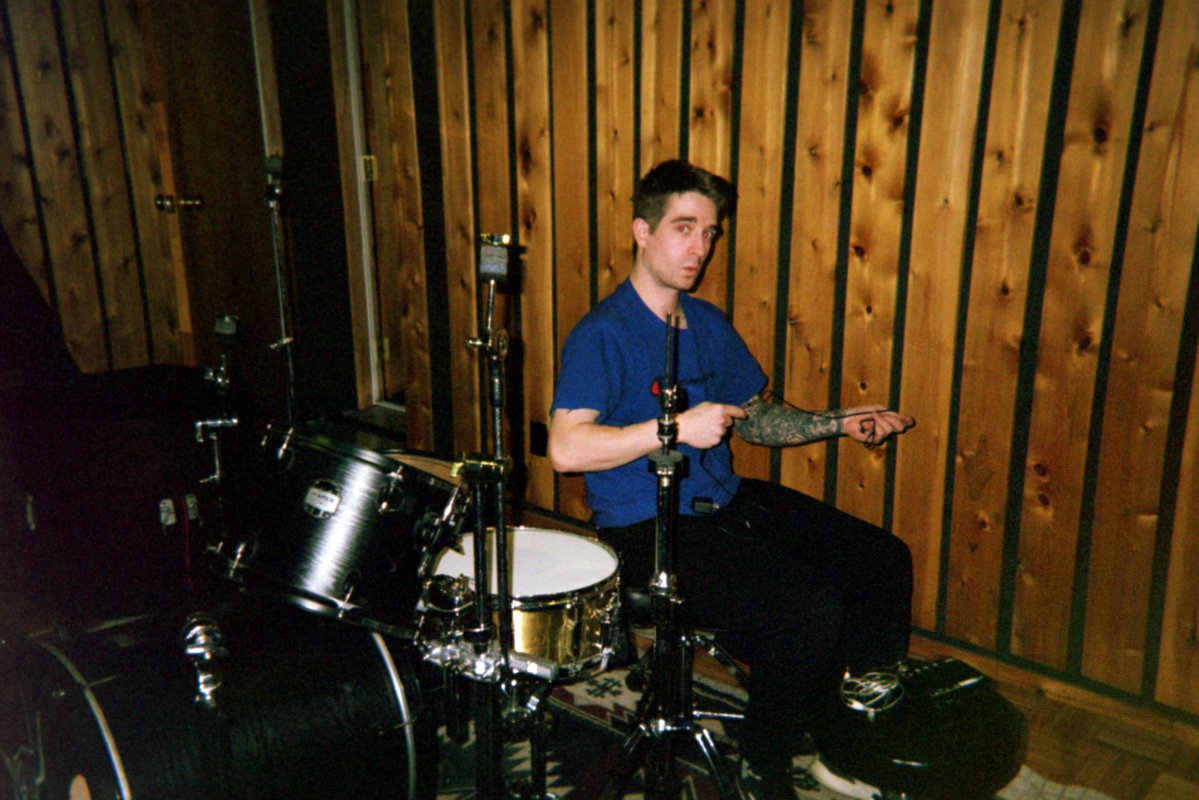 mike (@itshumanmichael) on Twitter photo 5 YEARS of Everyone in Search of an Exit
this record was such a massive learning experience and a time of personal growth and i look back on it so fondly
tapes with <a href="/chirprecs/">Chirp Re(gg)cords has vinyl available!!!!!</a> to celebrate
follow <a href="/famspaceri/">FAMILIAR SPACES</a> to keep up with maybe some other news soon
chirprecords.limitedrun.com/products/86917… 5 YEARS of Everyone in Search of an Exit
this record was such a massive learning experience and a time of personal growth and i look back on it so fondly
tapes with <a href="/chirprecs/">Chirp Re(gg)cords has vinyl available!!!!!</a> to celebrate
follow <a href="/famspaceri/">FAMILIAR SPACES</a> to keep up with maybe some other news soon
chirprecords.limitedrun.com/products/86917…