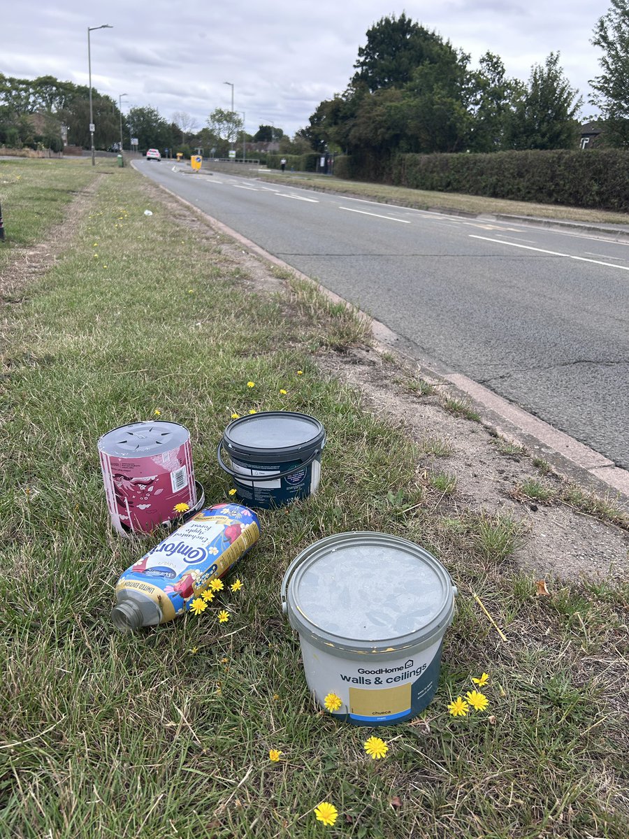 Steve Cook ๐ธ (@steveocook) on Twitter photo WoW I really hope your decorating looks fantastic๐ but please next time dispose of your paint tins in the proper way not on the side of the road!!
#ellenroad
#Aylesbury
<a href="/Rubyjones1926/">Richard walker ๐บ๐ฆ</a> <a href="/AylesburyWombl1/">Aylesbury Wombles</a> <a href="/BBC3CR/">BBC Beds, Herts & Bucks</a> <a href="/Andyshowbiz/">Andy Collins</a> WoW I really hope your decorating looks fantastic๐ but please next time dispose of your paint tins in the proper way not on the side of the road!!
#ellenroad
#Aylesbury
<a href="/Rubyjones1926/">Richard walker ๐บ๐ฆ</a> <a href="/AylesburyWombl1/">Aylesbury Wombles</a> <a href="/BBC3CR/">BBC Beds, Herts & Bucks</a> <a href="/Andyshowbiz/">Andy Collins</a>
