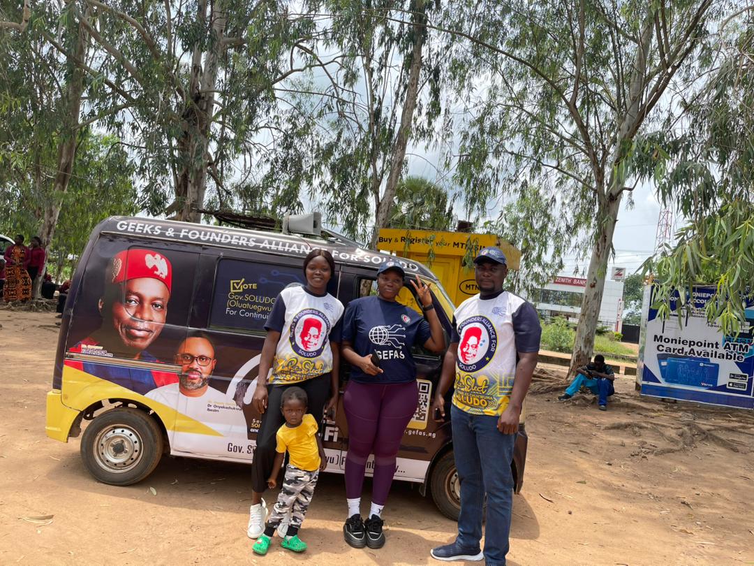 Gefasoludo's tweet image. GEFAS #MobileTechHub successfully toured UNIZIK, providing free WiFi and digital access to students at key locations. A successful initiative, reaching 1,520 students. With 65% connecting directly to #SoludoSolution administration, we&apos;re creating a digital bridge!
#SolutionWiFi