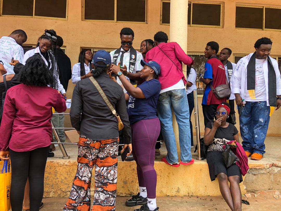 Gefasoludo's tweet image. GEFAS #MobileTechHub successfully toured UNIZIK, providing free WiFi and digital access to students at key locations. A successful initiative, reaching 1,520 students. With 65% connecting directly to #SoludoSolution administration, we&apos;re creating a digital bridge!
#SolutionWiFi