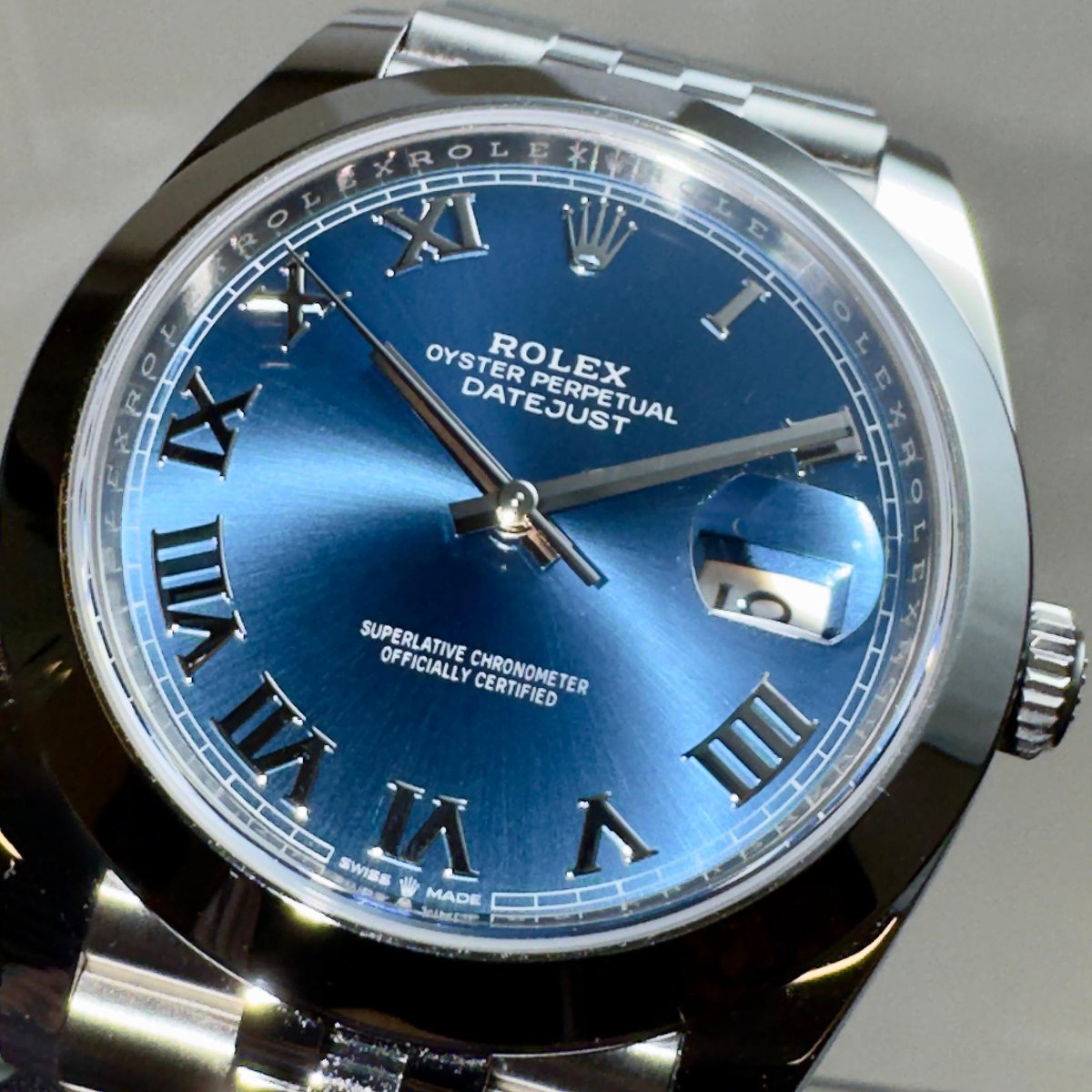#bluewatchmonday with 41mm Rolex Datejust Steel Azzurro Blue Roman Dial

elementintime.com/products/41mm-…