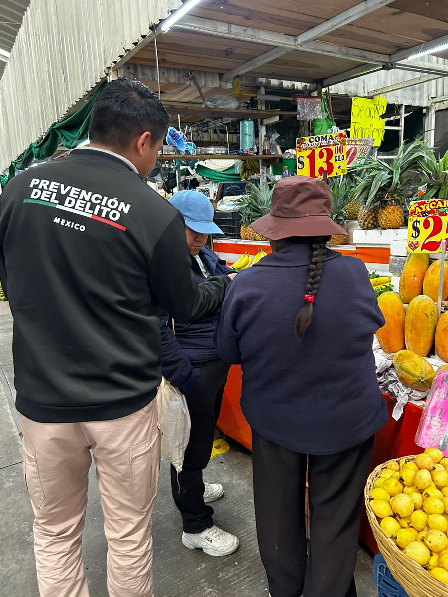🚨👮🏻‍♀️ ¡Juntos por la seguridad de San Pedro Cholula!

Con el objetivo de reducir tiempos de respuesta ante emergencias y llamadas de auxilio, personal de <a href="/prevencholula/">Prevención Cholula</a> recorre  zonas de mayor afluencia, difundiendo nuestros números locales 📞

La participación ciudadana es clave.
