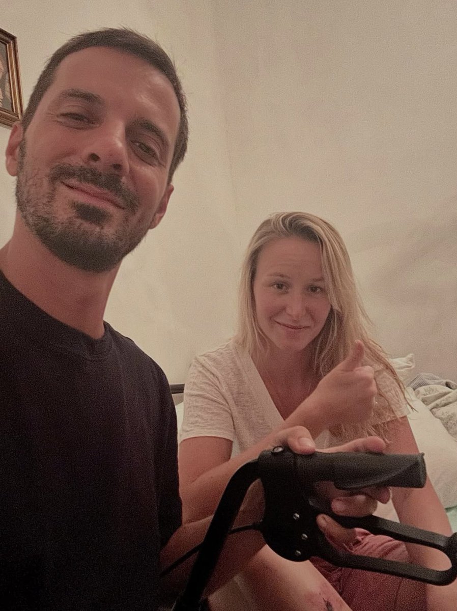 Marion Maréchal (@marionmarechal) on Twitter photo Merci infiniment pour vos nombreux messages de soutien.
Avec <a href="/vincesofo/">Vincenzo Sofo</a>, nous sortons miraculeusement indemnes de cet accident au vu de l’état de la voiture.
Je vous retrouve en forme à la rentrée pour mener ensemble nos prochaines batailles ! Merci infiniment pour vos nombreux messages de soutien.
Avec <a href="/vincesofo/">Vincenzo Sofo</a>, nous sortons miraculeusement indemnes de cet accident au vu de l’état de la voiture.
Je vous retrouve en forme à la rentrée pour mener ensemble nos prochaines batailles !